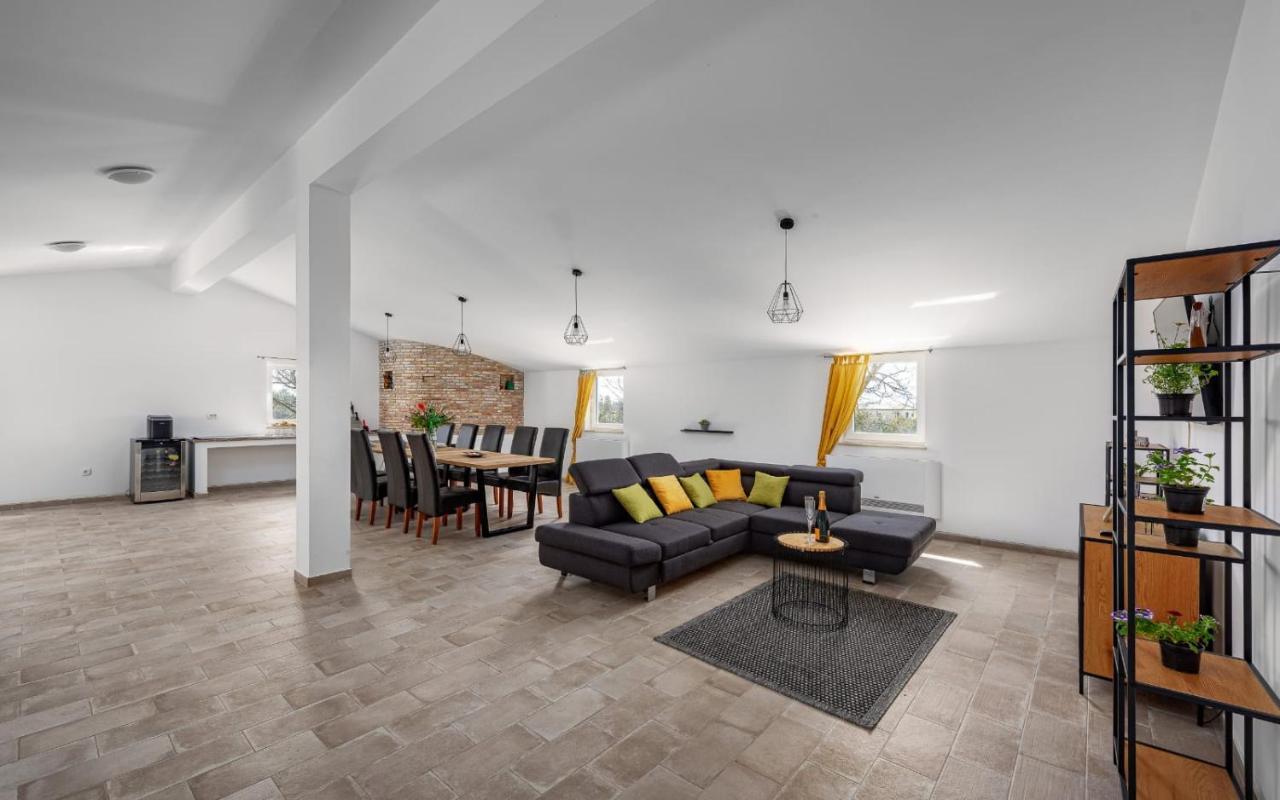 Apartments Valeria Divšići Extérieur photo