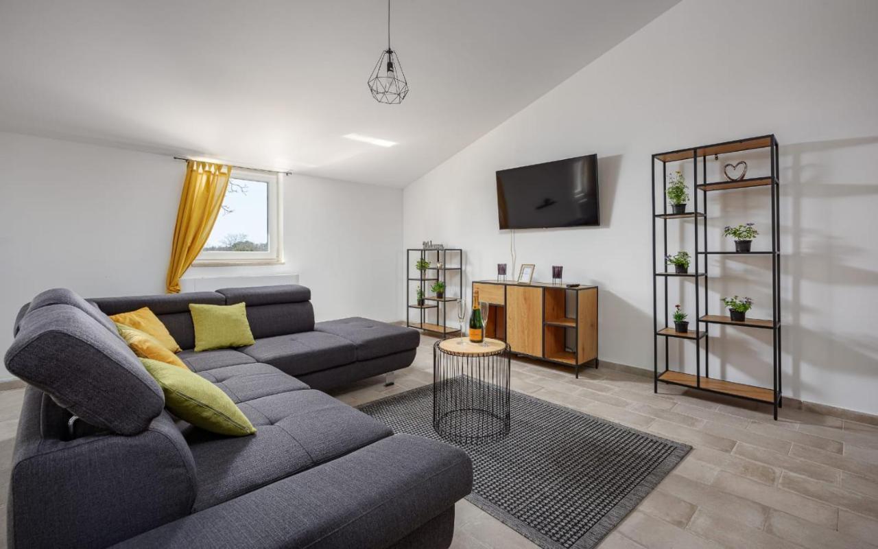 Apartments Valeria Divšići Extérieur photo