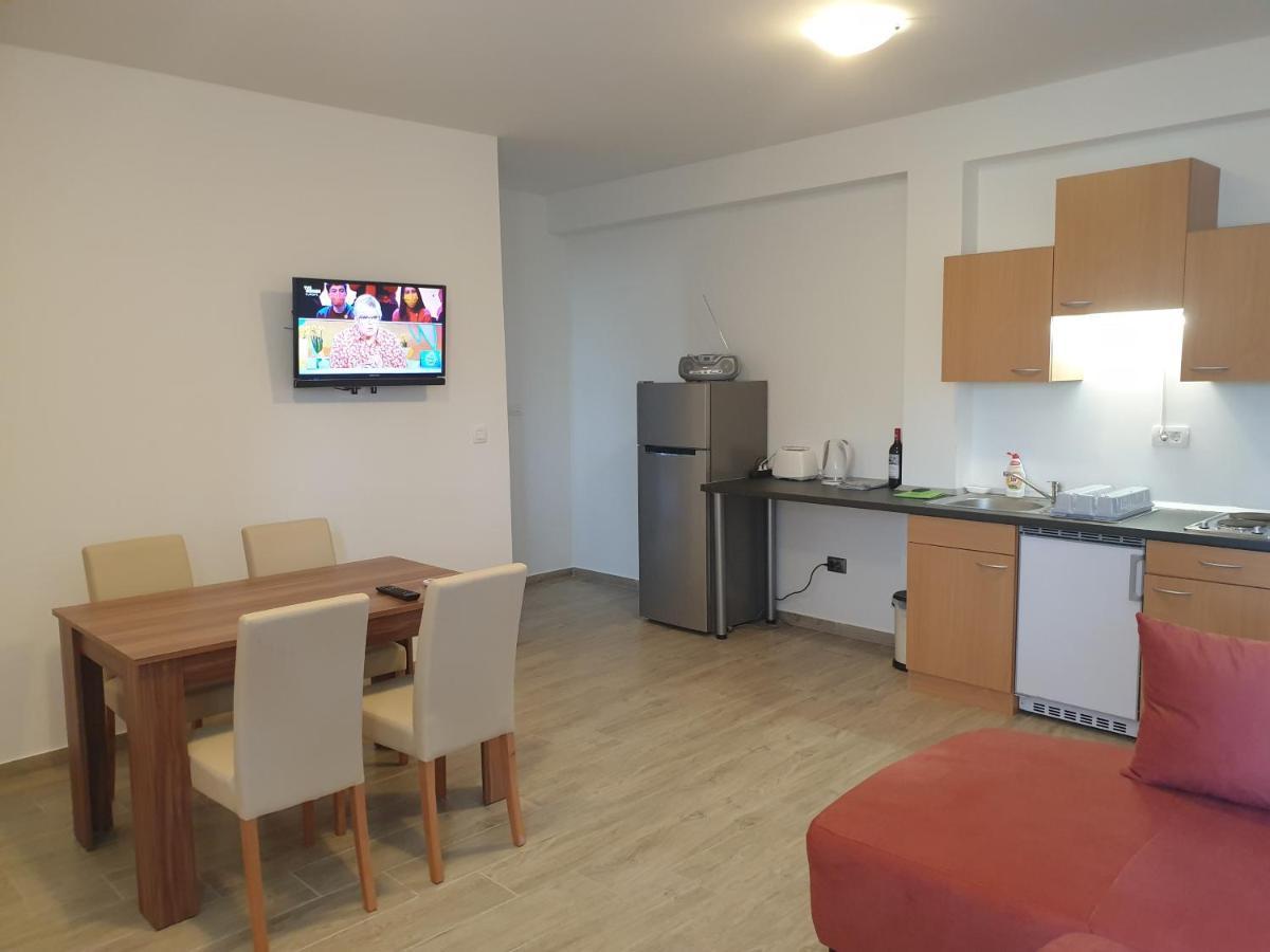 Apartments Valeria Divšići Extérieur photo